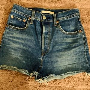 Levi’s Ribcage Shorts